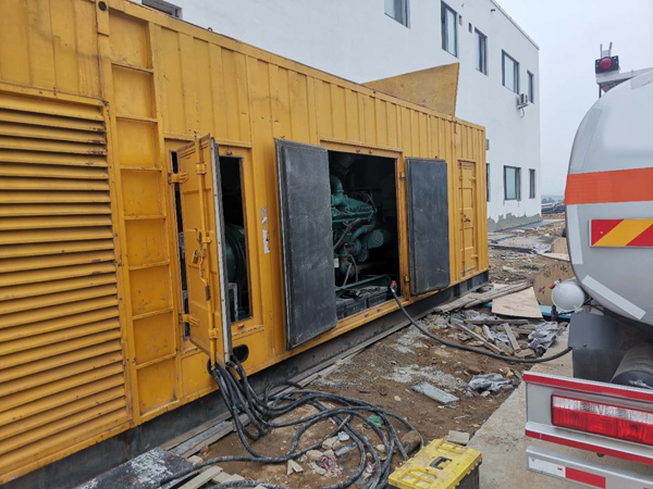 丹棱如何在发电机出租合同中约定设备的维修和保养责任？