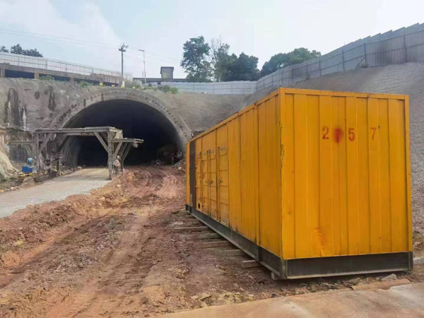 丹棱发电机出租自启装置的工作原理是什么？