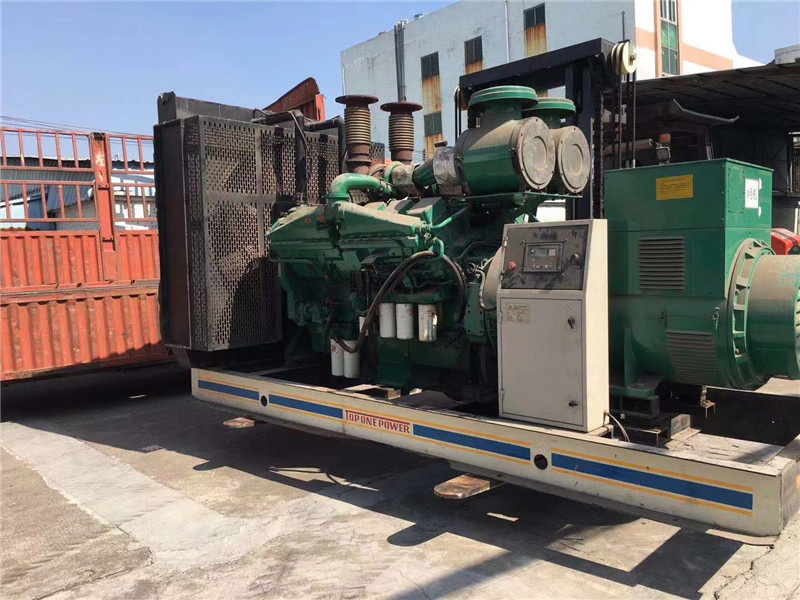 丹棱如何判断柴油发电机组的机油温度是否达到了合适的预热温度？